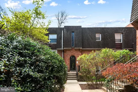 4000 Gypsy Ln #242, Philadelphia, PA 19129