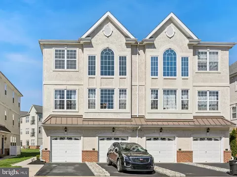 3214 Davinci Dr, Philadelphia, PA 19145