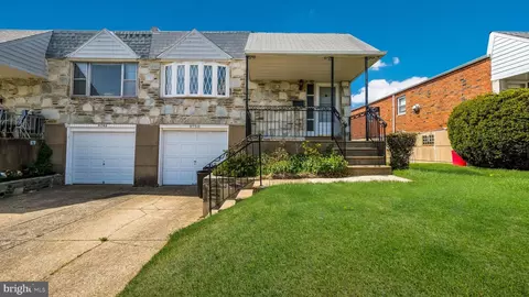 9750 Chapelcroft St, Philadelphia, PA 19115