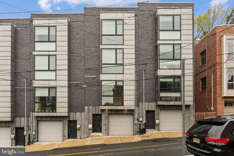 226 Green Ln, Philadelphia, PA 19128