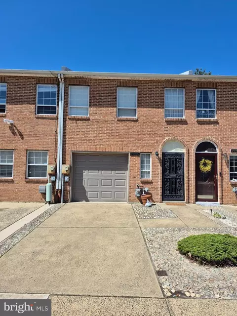 9980 Crestmont Ave, Philadelphia, PA 19114