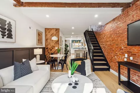 2414 S Warnock St, Philadelphia, PA 19148