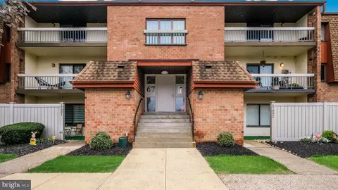 67201 Delaire Landing Rd #201, Philadelphia, PA 19114