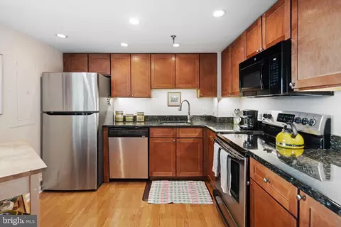 2001 Hamilton St #909, Philadelphia, PA 19130