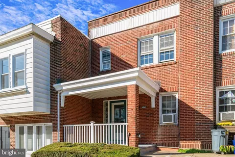 402 Kingsley St, Philadelphia, PA 19128