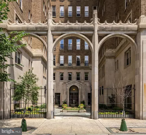 1901 Walnut St #2E, Philadelphia, PA 19103