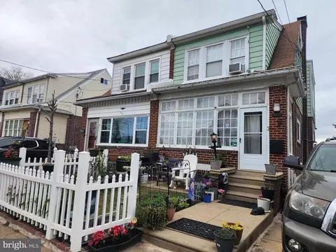 5820 Reach St, Philadelphia, PA 19120