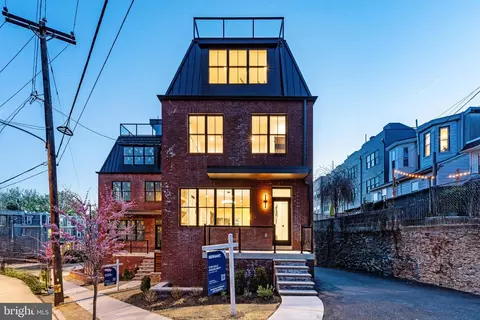 110 Righter St, Philadelphia, PA 19128