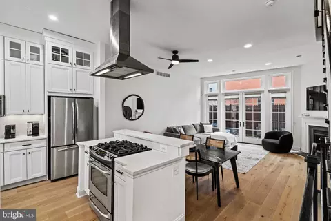 929 S 2nd St, Philadelphia, PA 19147