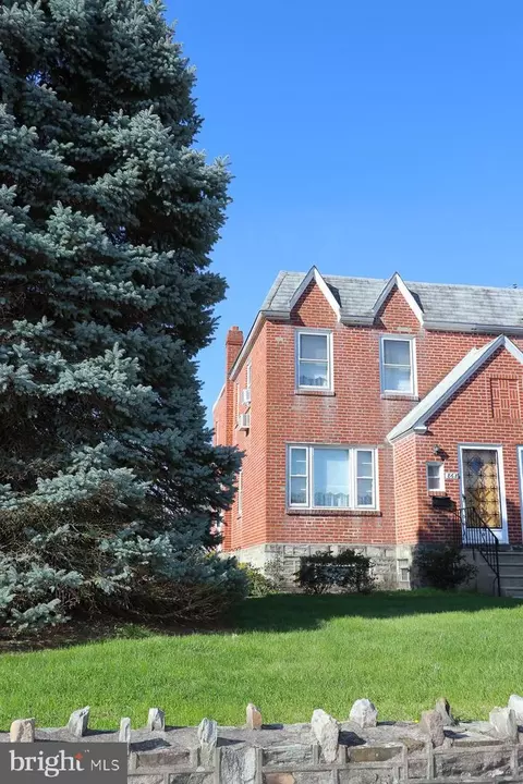 868 Medway Rd, Philadelphia, PA 19115