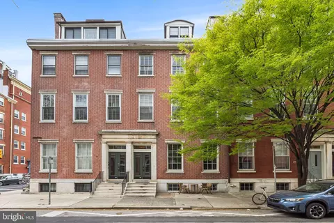 902 Pine St #3F, Philadelphia, PA 19107
