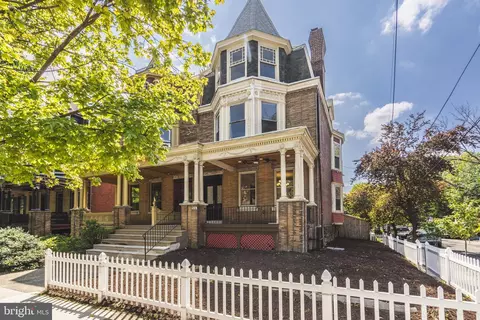 916 S 48th St, Philadelphia, PA 19143