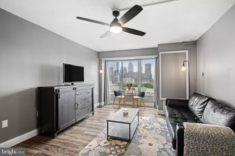 2001 Hamilton St #1222, Philadelphia, PA 19130
