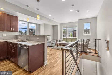 727 S 50th St #1, Philadelphia, PA 19143