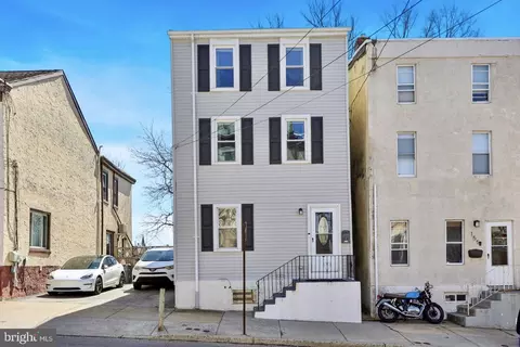 157 Fountain St, Philadelphia, PA 19127