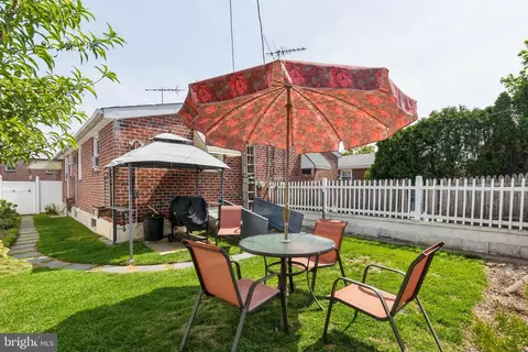 6734 Bingham St, Philadelphia, PA 19111