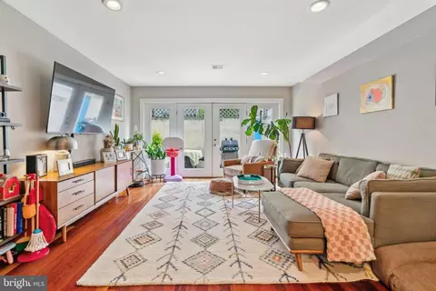 2044 Kater St, Philadelphia, PA 19146