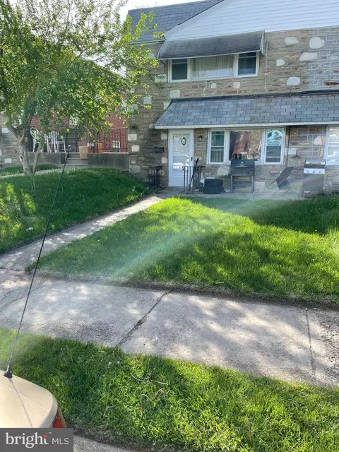 8112 Langdon St, Philadelphia, PA 19152