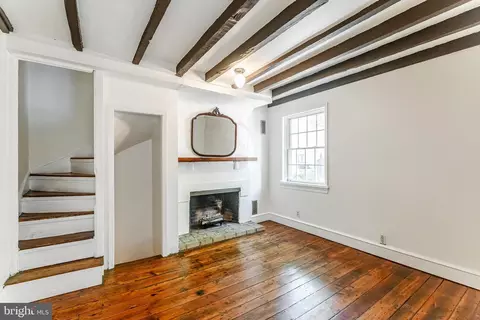 136 Carpenter St #A, Philadelphia, PA 19147