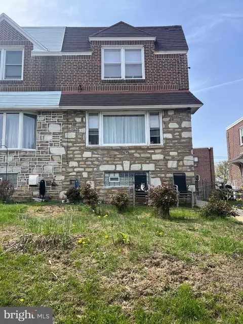 8130 Farnsworth St, Philadelphia, PA 19152