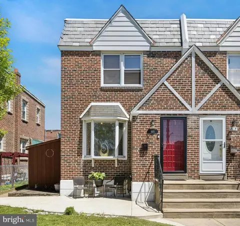 805 Tyson Ave, Philadelphia, PA 19111