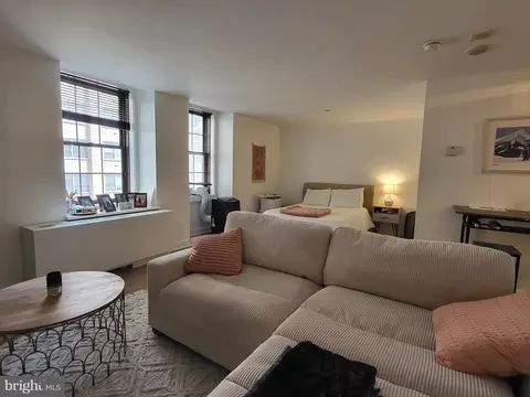 219 S 29 S 18th St #703, Philadelphia, PA 19103