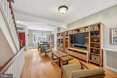 2410 S Camac St, Philadelphia, PA 19148