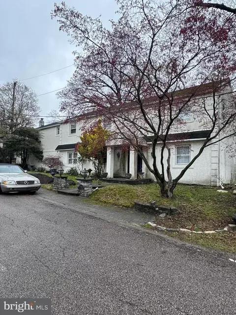 7508 Lawn St, Philadelphia, PA 19128