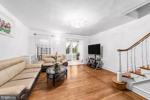 5716 N Front St, Philadelphia, PA 19120