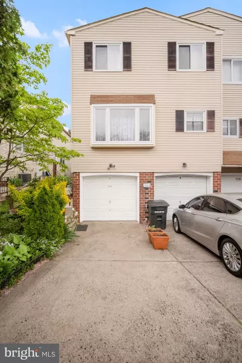 1509 Gregg St #A, Philadelphia, PA 19115