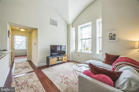 1 Academy Cir #201, Philadelphia, PA 19146