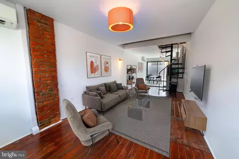 2560 Collins St, Philadelphia, PA 19125