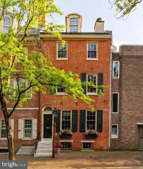 302 Delancey St, Philadelphia, PA 19106