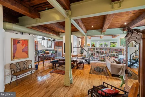 704 S 6th St #2, Philadelphia, PA 19147