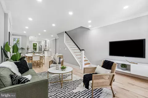 40 E Slocum St, Philadelphia, PA 19119
