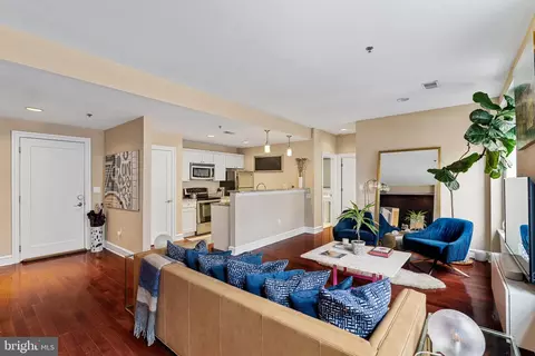 1811 Chestnut St #405, Philadelphia, PA 19103