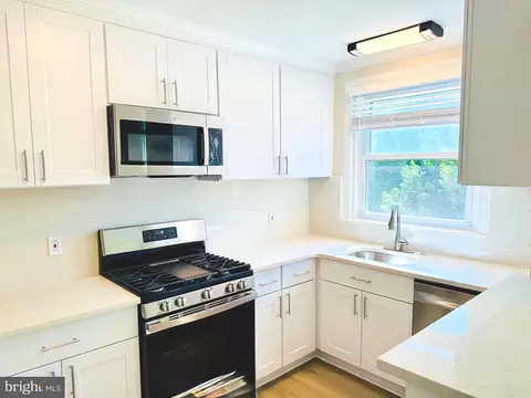 442 E Slocum St, Philadelphia, PA 19119