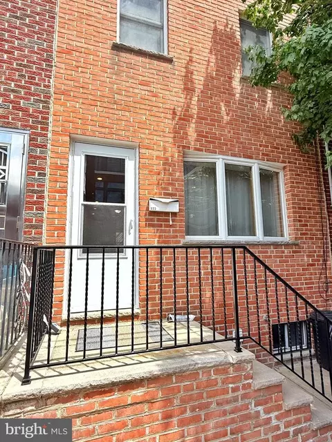 933 Mountain St, Philadelphia, PA 19148