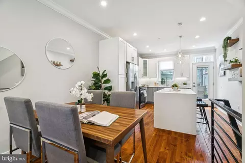 2040 Manton St, Philadelphia, PA 19146