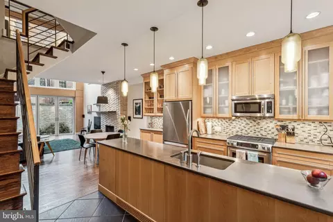 1210 Pine St, Philadelphia, PA 19107