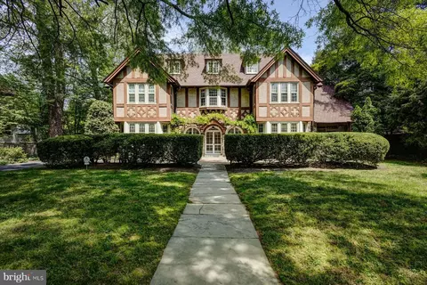 8031 Seminole St, Philadelphia, PA 19118