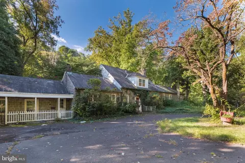 1 Shady Ln, Philadelphia, PA 19111