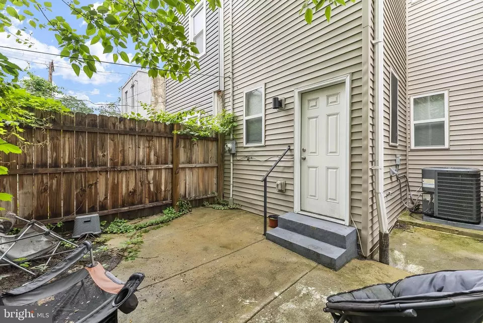Exterior - 2460 N Natrona St, Philadelphia, PA 19132 photo 2 of 2