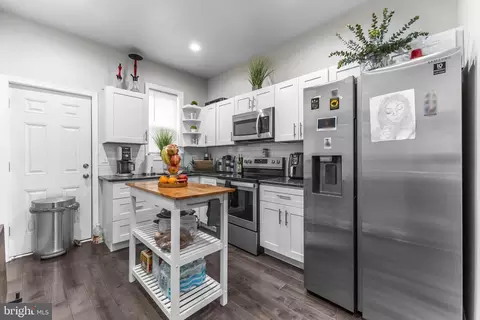 Entry Way - 2460 N Natrona St, Philadelphia, PA 19132 photo 1 of 2