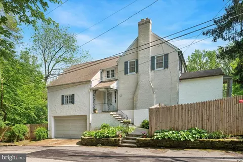 7620 Navajo St, Philadelphia, PA 19118