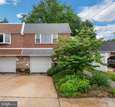 911 Strahle St, Philadelphia, PA 19111