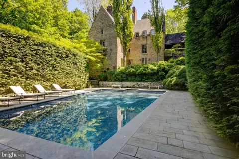 95 W Hampton Rd, Philadelphia, PA 19118
