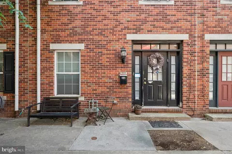 922 Hall St, Philadelphia, PA 19147