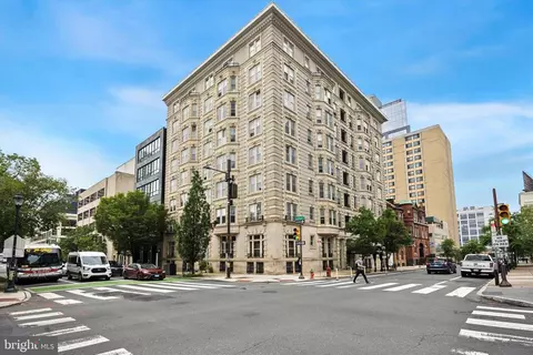 2201 Chestnut St #304, Philadelphia, PA 19103