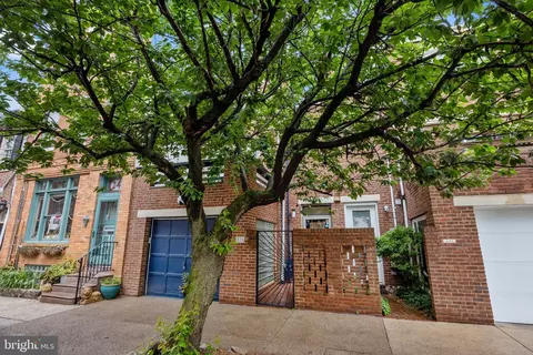 239 Fitzwater St, Philadelphia, PA 19147